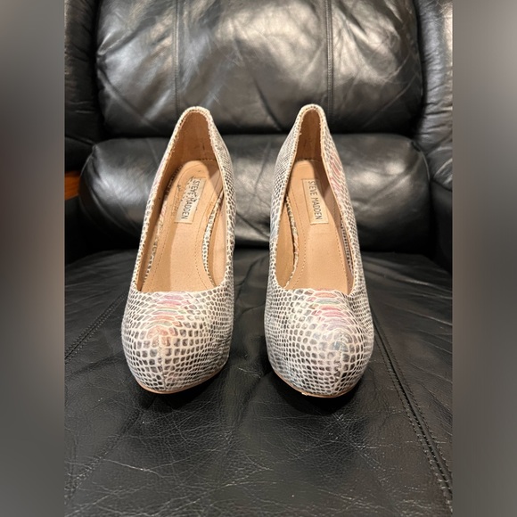 Steve Madden Nala Iridescent Platform Pump - Picture 2 of 4